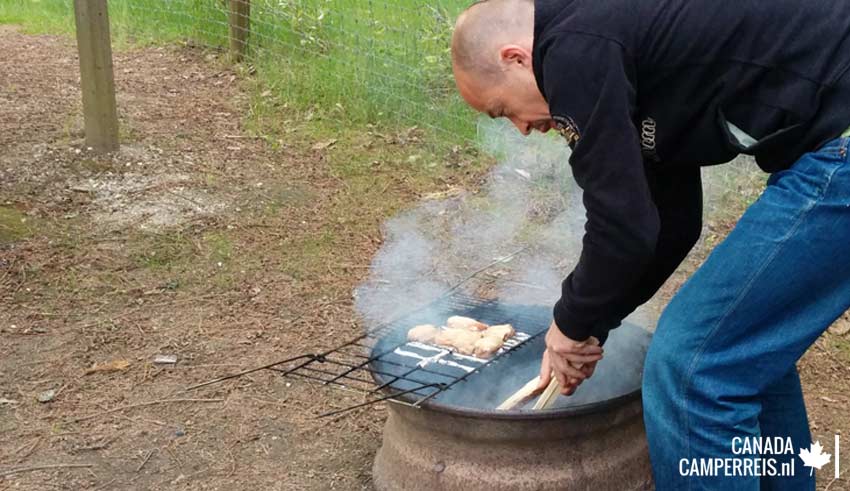 BBQ op Williamsons Lake Campground in Canada